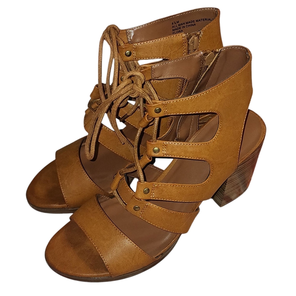 White Mountain Flora Gladiator Style Ankle Strap | Stack Heel | Size 8.5